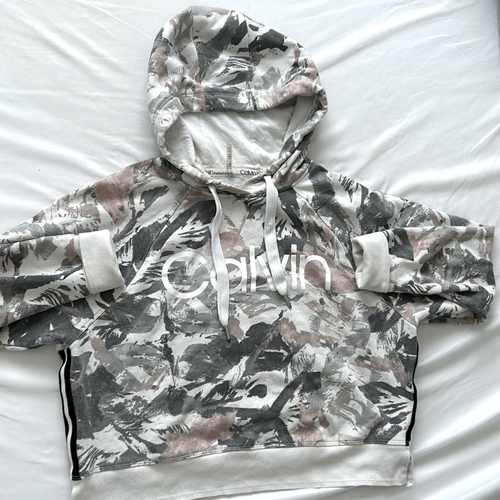 Calvin Klein hoodie, fits lose, perfect for sports and gym wear.